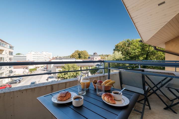 Studio entier, Studio pour 2 personnes avec balcon in Lons-le-Saunier, Jura