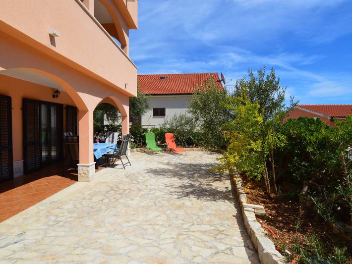Ferienwohnung für 4 Personen, mit Terrasse und Garten auf Ciovo - 2