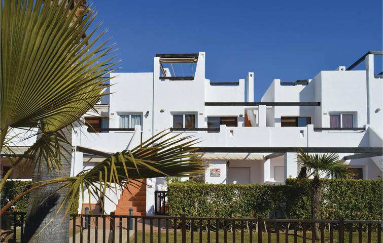 Apartamento vacacional entero, Apartamento con terraza junto a la piscina cerca del centro de la ciudad in Condado de Alhama, Alhama de Murcia