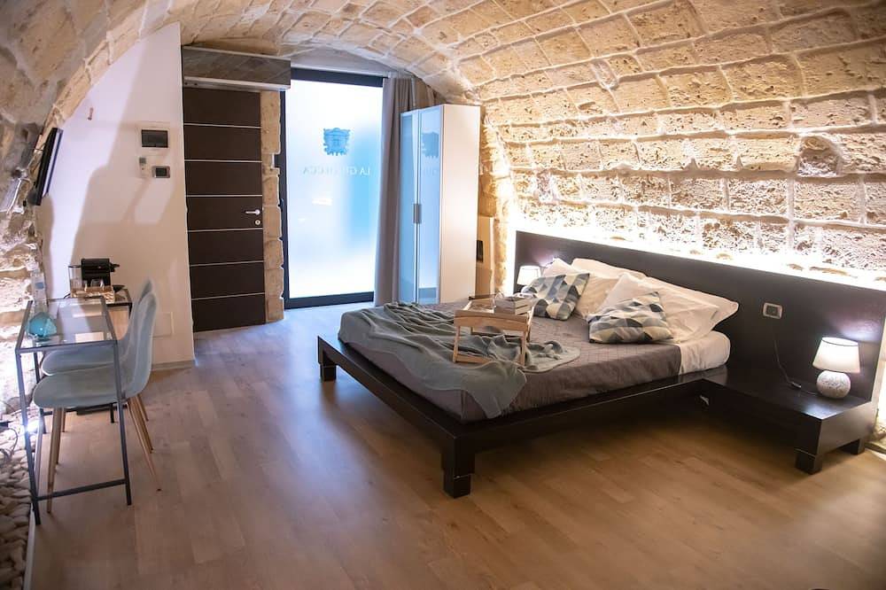 Historic building with terrace in Trani, Barletta-Andria-Trani
