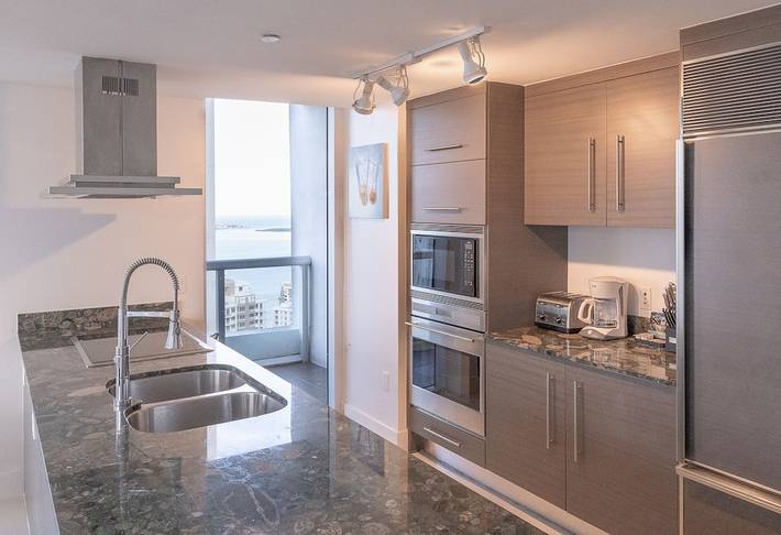 Ferienwohnung für 4 Personen, mit Whirlpool und Pool sowie Sauna und Balkon in Miami