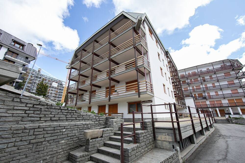 Entire apartment, Studio Genzianella Ski In-Ski Out 100m, Sestriere, Italy in Sestriere, Via Lattea