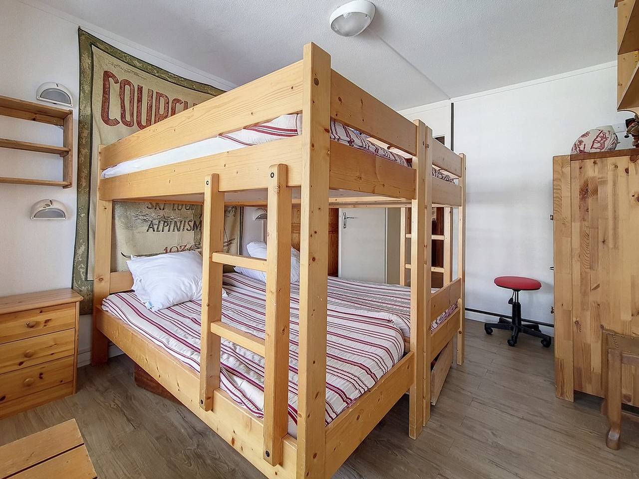 Entire apartment, Spacious Ski-In/Ski-Out Apartment · Balcony · Sleeps 6 in Les Menuires, Saint-Martin-de-Belleville
