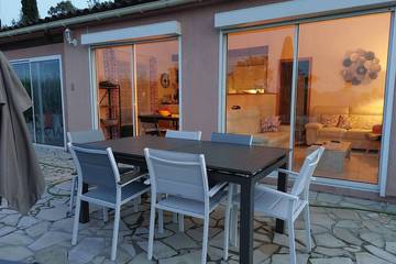 Gîte pour 4 personnes, avec jardin à Le Muy