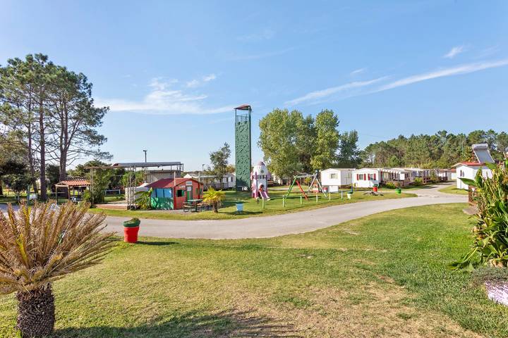 Chalet 'Bungalow T3 I I -15 Min From Nazaré' with Shared Pool, Private Terrace and Air Conditioning in Leiria District