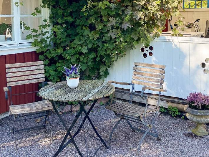 Mysig stuga nära stranden i Ahus in Färjestaden, Öland