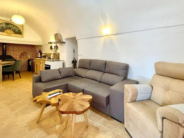 Cueva para 4 personas, con piscina además de terraza y jardín en Comarca de Baza - 3