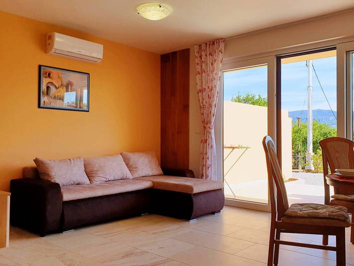 Appartement entier, Apartment Rebeka - sea view, 160 m from sea, terrace, balcony, playground in Silo (Krk), Krk