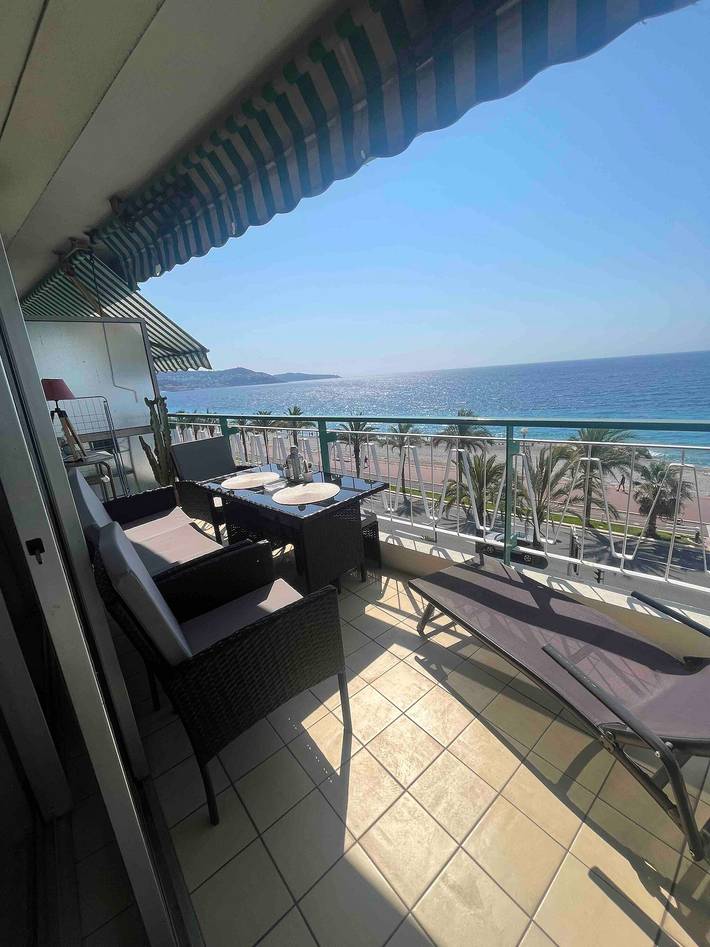 Entire apartment, Charming Studio Apartment with Ocean Views in Nice, France in Nice (France), Mediterranean Coast (France)