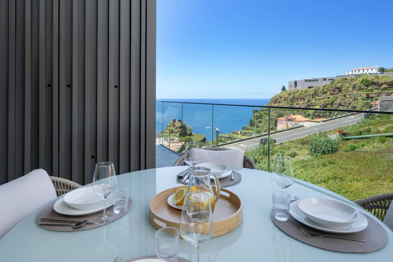 Ganze Wohnung, Ferienwohnung für 4 Personen mit Pool in Calheta, Madeira