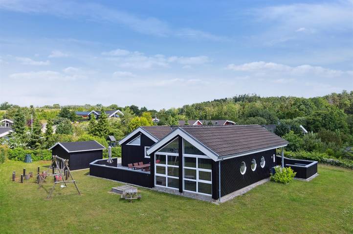 Ferienhaus für 6 Personen, mit Terrasse und Whirlpool in Lyngsbæk Strand