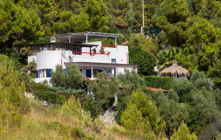 Casa vacanza per 9 persone, con idromassaggio e piscina nonché giardino a Sperlonga