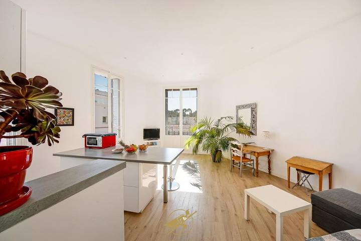 Gîte pour 3 personnes dans Gare De Hyeres