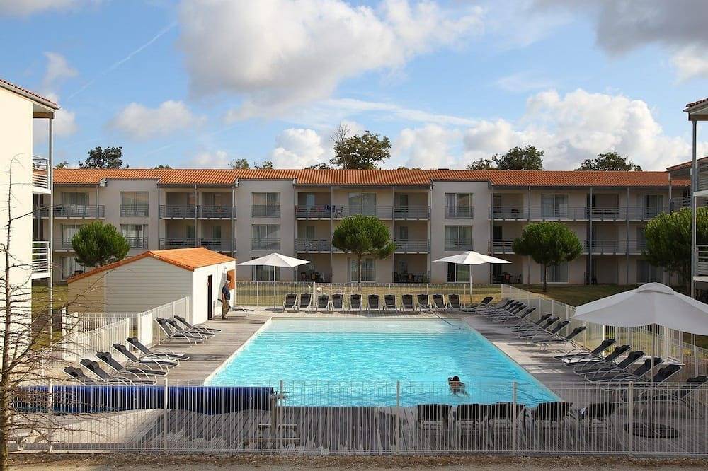 Entire apartment, Studio cosy au calme | Centre bien-être & piscine in Lagord, La Rochelle region