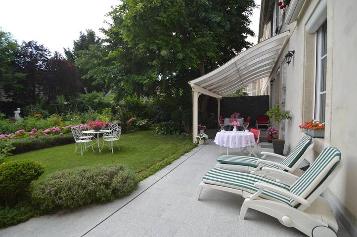 Chambre d’hôte pour 2 personnes, avec terrasse ainsi que jardin et vue