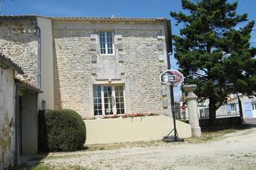 Gîte pour 6 personnes, avec terrasse et jacuzzi en Charente-Maritime