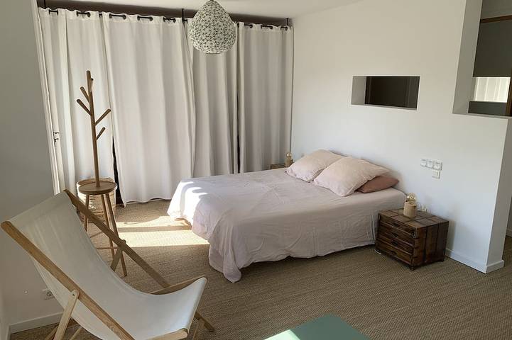 Location de vacances pour 10 personnes, avec terrasse ainsi que jardin et jacuzzi à La Roche-sur-le-Buis - 4