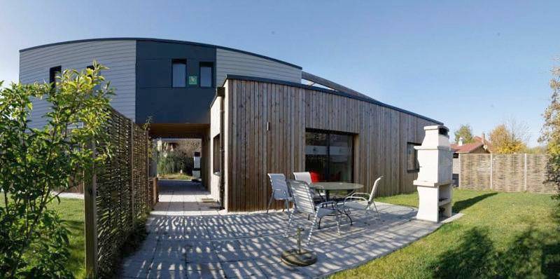 Location de vacances pour 6 personnes, avec jardin et bassin pour enfant, adapté aux familles à Lesquin