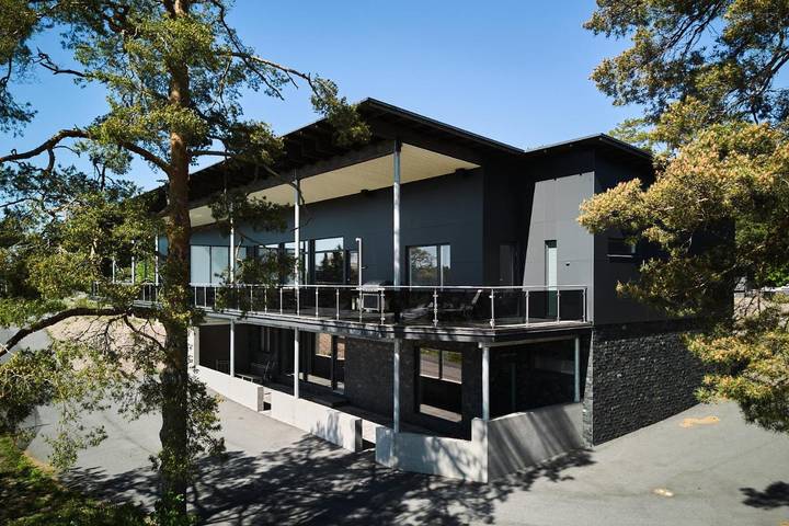 Lägenhet för 8 Personer, med bastu samt utsikt och terass i Nådendal