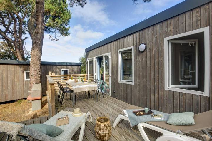 Camping pour 2 personnes, avec terrasse ainsi que piscine et jardin, adapté aux familles dans Côte de Granit Rose - 2