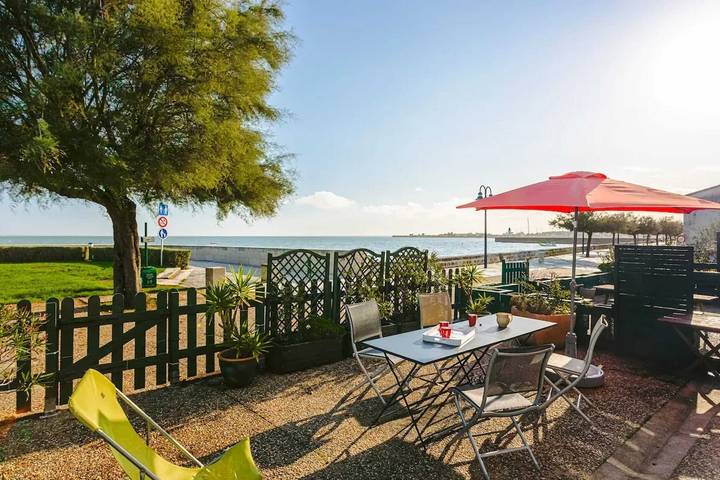 Location de vacances pour 8 personnes, avec jardin et terrasse à La Flotte - 2