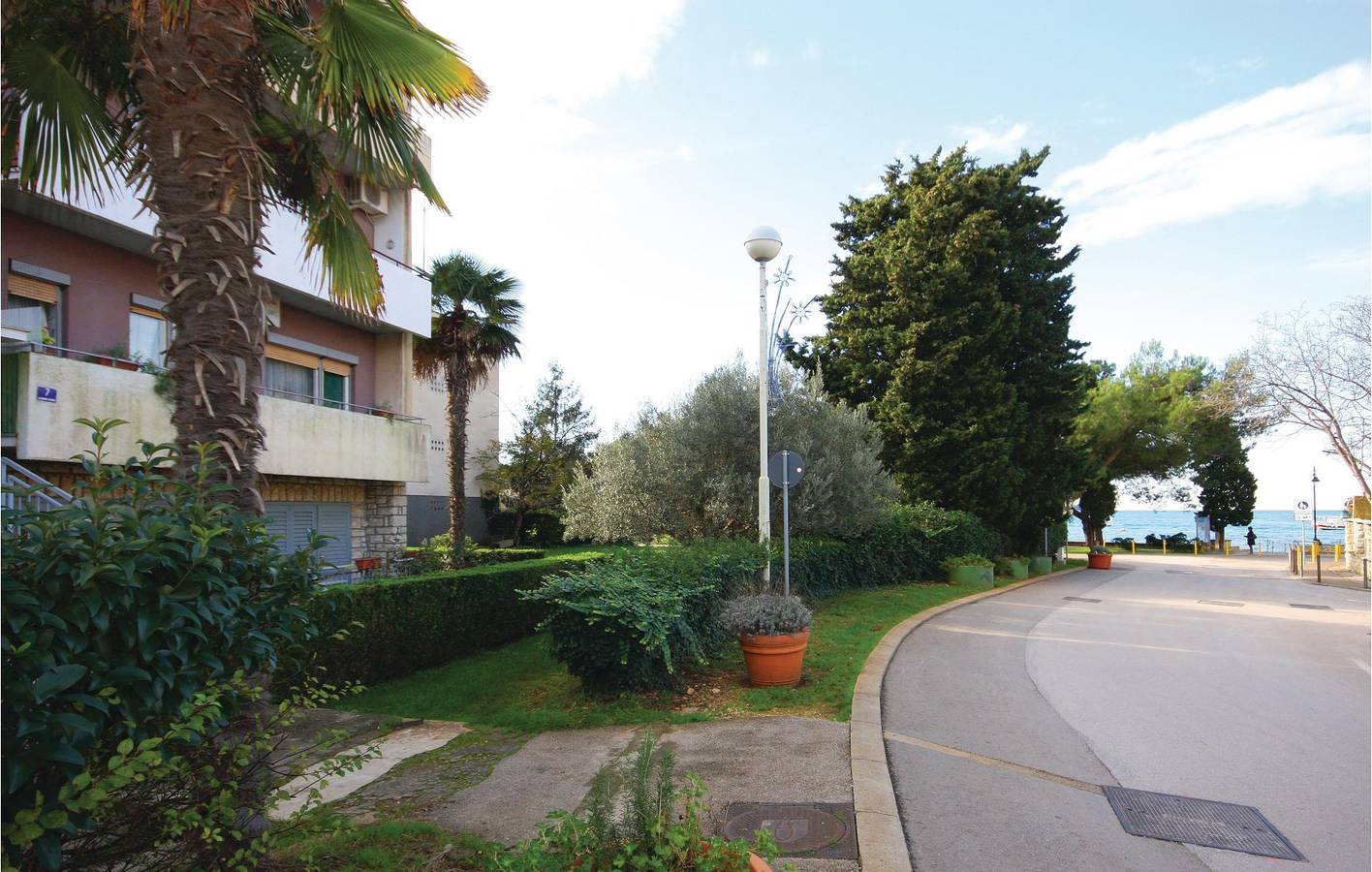 Ganze Ferienwohnung, Gemütliche Ferienwohnung mit Meerblick in der Nähe von Fast-Food-Restaurants und 2 km von der Küste entfernt in Fazana, Südküste Istrien