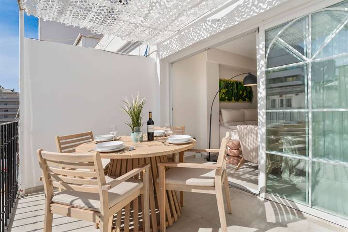 Appartamento intero, Old Town Gem with Terrace by Costarentals in Plaza de los Naranjos, Marbella