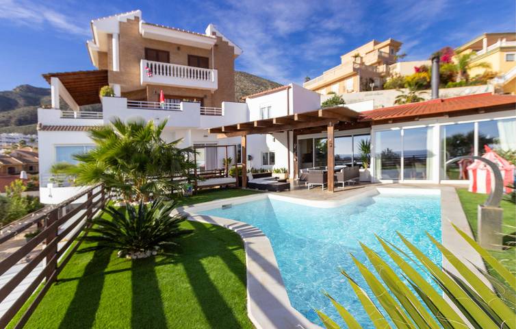 Location de vacances pour 10 personnes, avec Terrasse et Piscine dans Bolnuevo