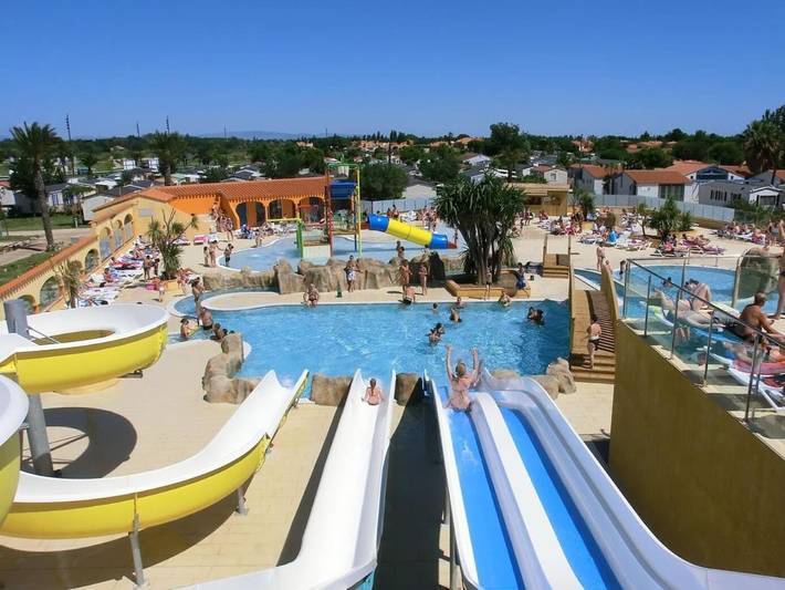 Camping pour 6 personnes, avec bassin pour enfant ainsi que jardin et piscine dans Saint-Cyprien-Plage - 2