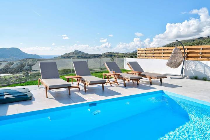 Ferienhaus für 4 Personen, mit Garten und Pool in Griechenland