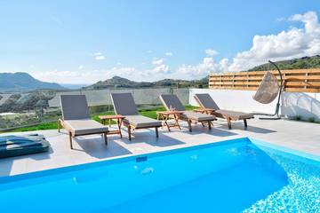 Ferienhaus für 4 Personen, mit Garten und Pool in Griechenland