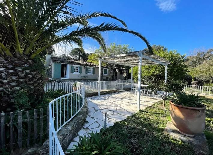 Villa pour 4 personnes, avec piscine et terrasse, animaux acceptés à Ramatuelle