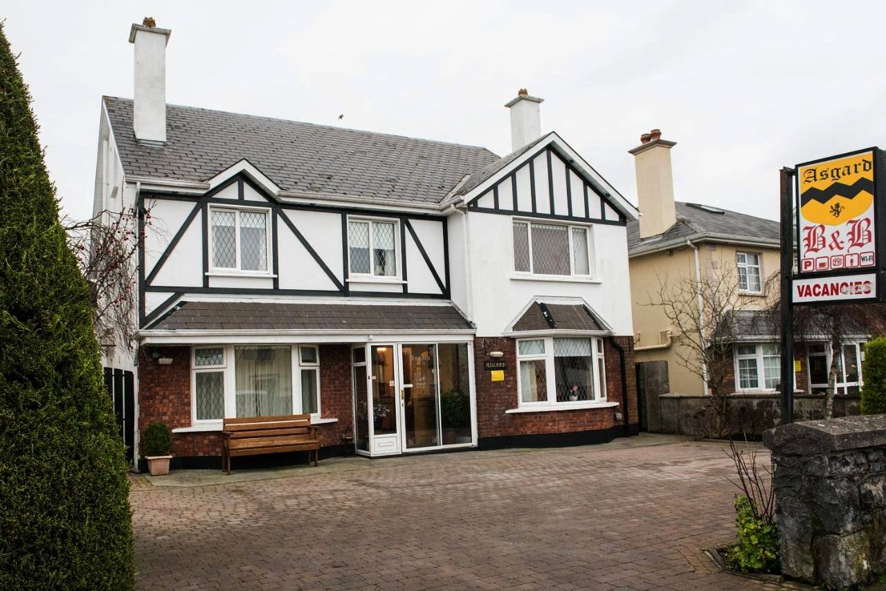 Asgard Guest House in Eyre Square, Galway