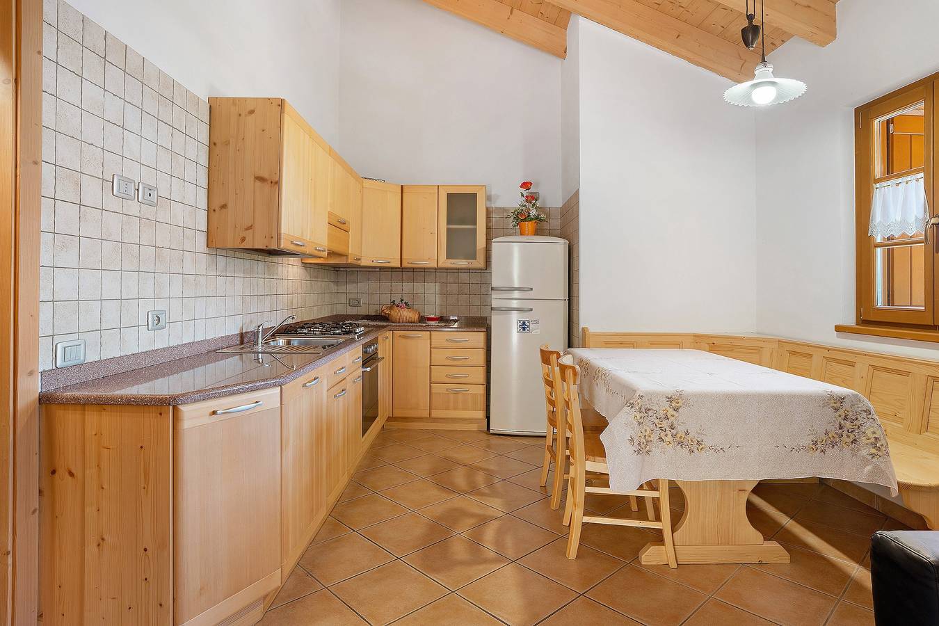 Appartamento intero, Appartamento 'Maso Bornie Fior di Ciliegio' con vista montagna, terrazza e Wi-Fi in Valda, Altavalle