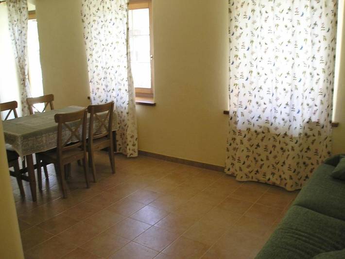 Gîte pour 2 personnes, avec bassin pour enfant ainsi que vue et terrasse, animaux acceptés dans Doues - 2