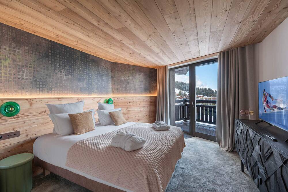 Entire apartment, New Ski-In/Ski-Out Duplex Apartment with Pool and Spa in Courchevel 1850 in Courchevel 1850, Saint-Bon-Tarentaise