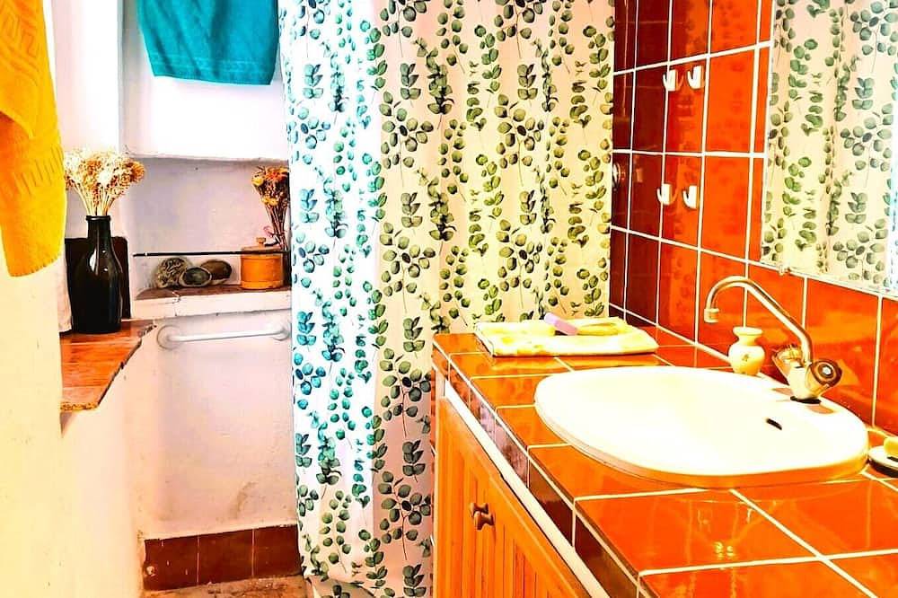 \"les Terrasses\" : Maison Dans le Village, 4 Terrasses in Sainte-Croix-du-Verdon, Regionaler Naturpark Verdon