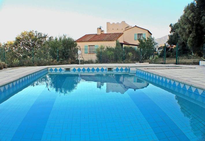 Location de vacances pour 4 personnes, avec piscine ainsi que jacuzzi et jardin, adapté aux familles à Banyuls-dels-Aspres - 2