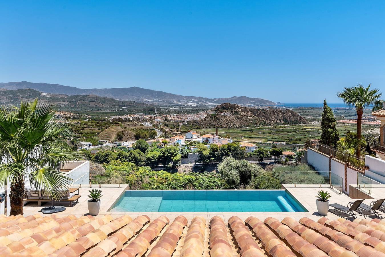 Villa "Las Arenas" with Sea View, Private Pool & Wi-Fi in Monte de los Almendros, Salobreña
