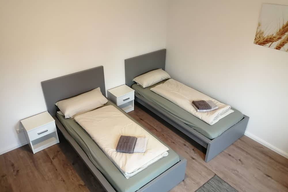 Ganze Wohnung, Komfortable Ferienwohnung mit Parklplatz in Wünsdorf, Zossen