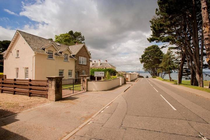 Holiday rental for 8 people, with Hot tub and Terrace as well as Garden and Pool in Nairn
