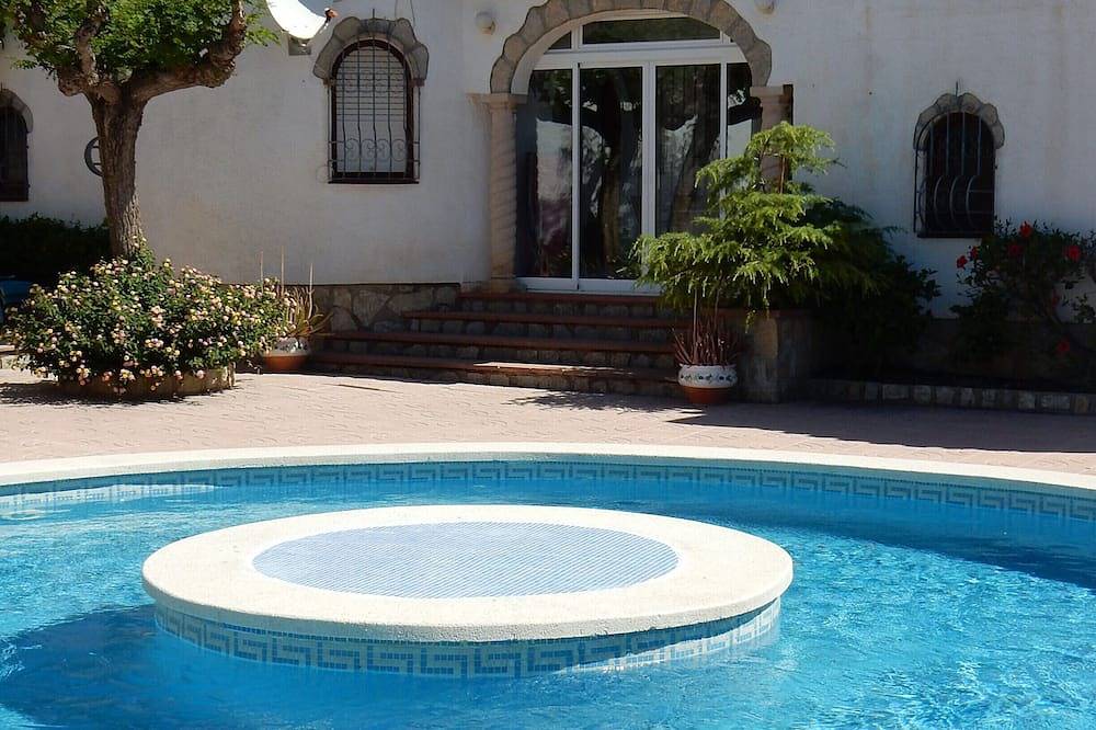 Air Con Villa, piscina, barbacoa, Wifi gratuito, Bonmont Golf 4 millas, playa 1 milla in Montroig, Costa Dorada