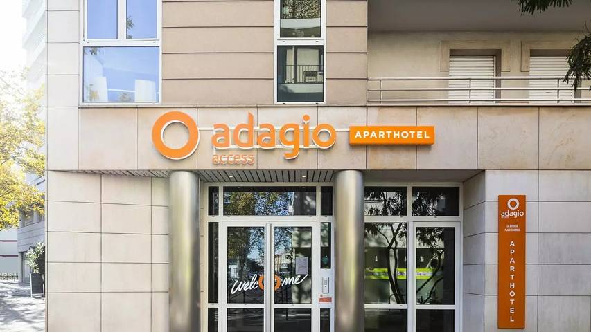 Estudio entero, Estudio 2 Personas in Courbevoie, Altos del Sena