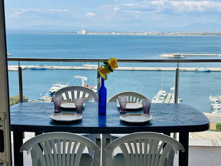 Location de vacances pour 6 personnes, avec terrasse à Roses