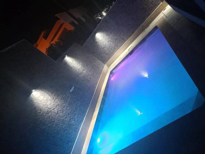 Villa pour 4 personnes, avec balcon ainsi que vue et piscine