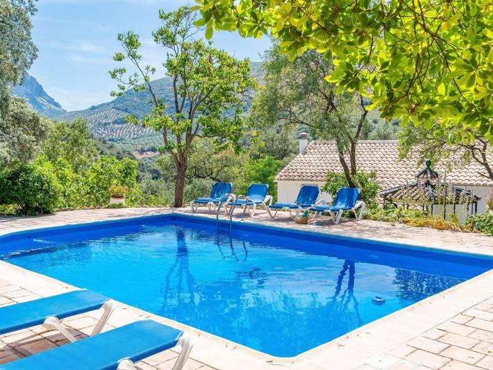 Casa rural para 15 personas, con piscina y jardín, Se admiten mascotas en Parque Natural Sierras Subbéticas - 2
