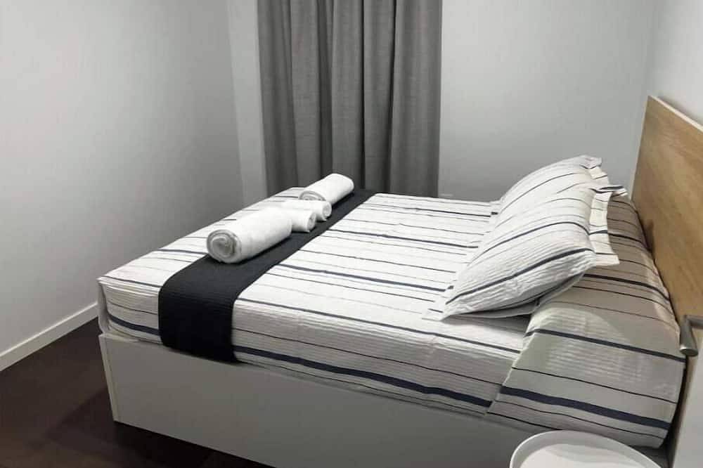 Entire apartment, A Casa da Praia - first floor (on the beach, ria de vigo at 600m. camino santiago) in Redondela, Rías Baixas