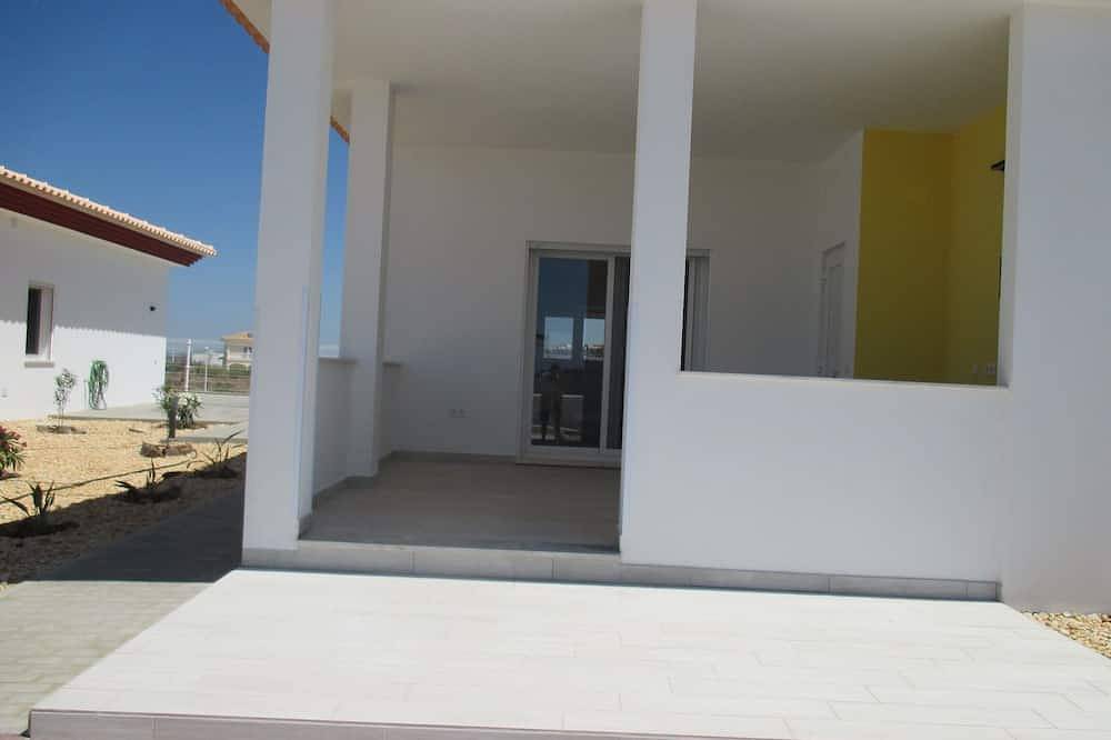 Your dream home with a distant view in Urbanizacion Costa Esuri, Ayamonte