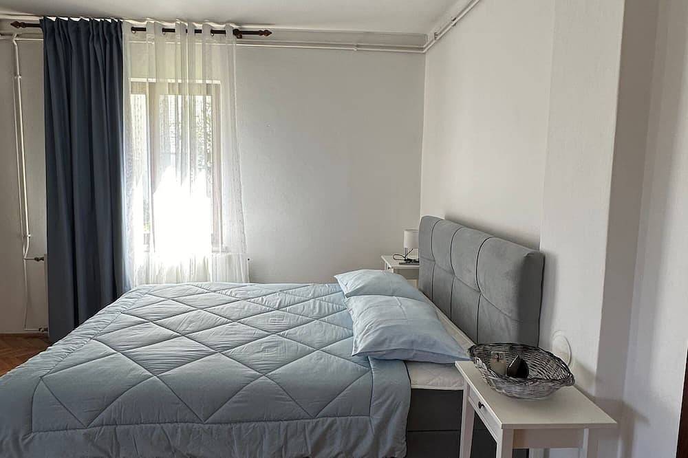 Ganze Wohnung, 1-Zimmer-Ferienwohnung mit Terrasse Mali Losinj, Losinj in Mali Lošinj, Lošinj