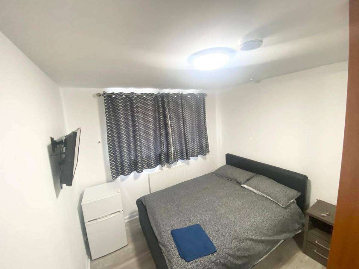 Double Room with Private Bathroom in Hillingdon, London